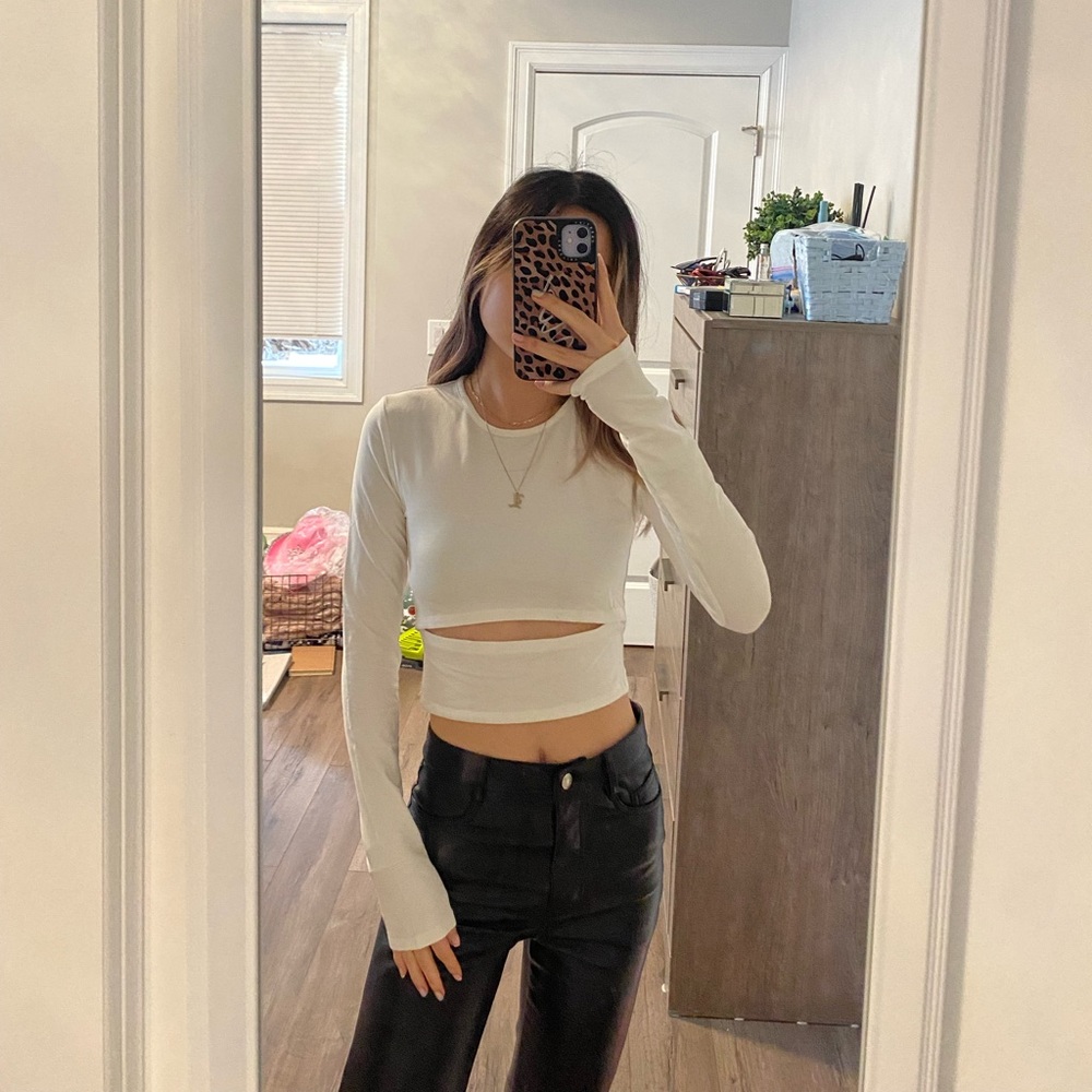 [Brand New] White top with cut out from Adika